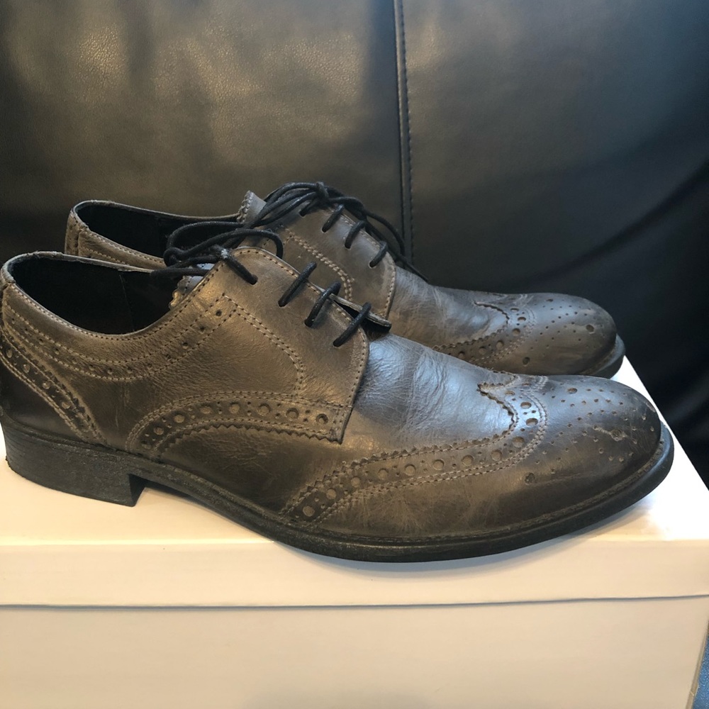 Steve Madden Men’s Grey Dress Shoe.